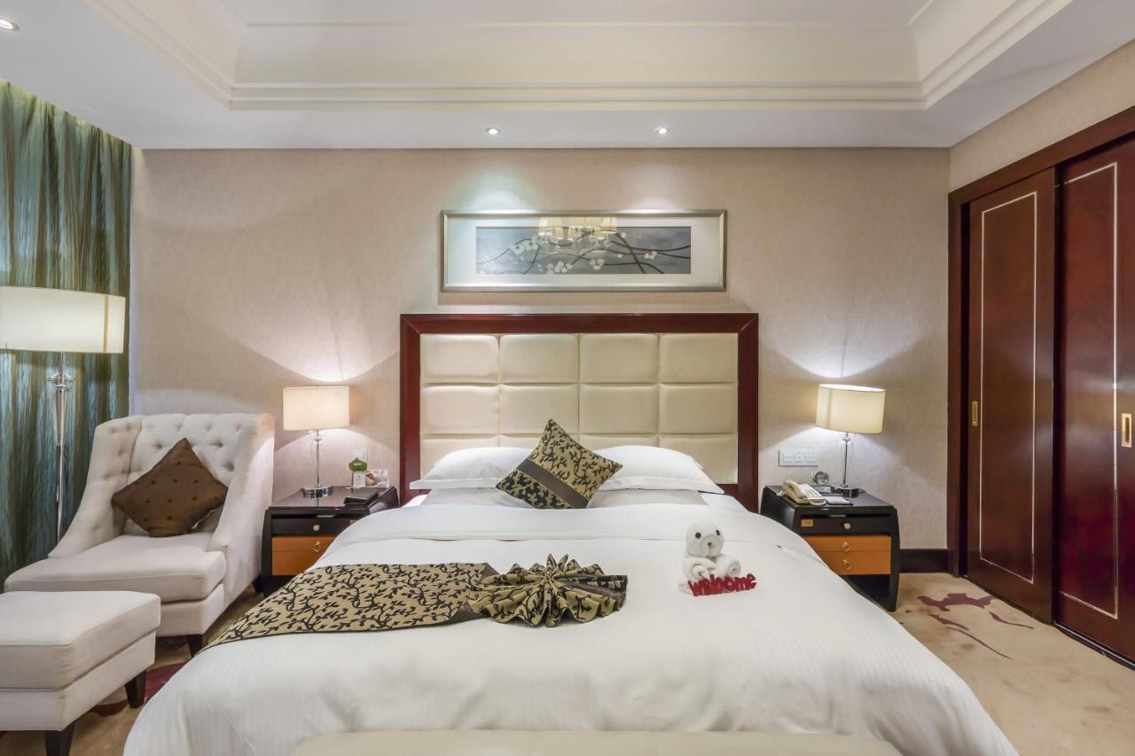 Отель Wyndham Xinyang Downtown Экстерьер фото