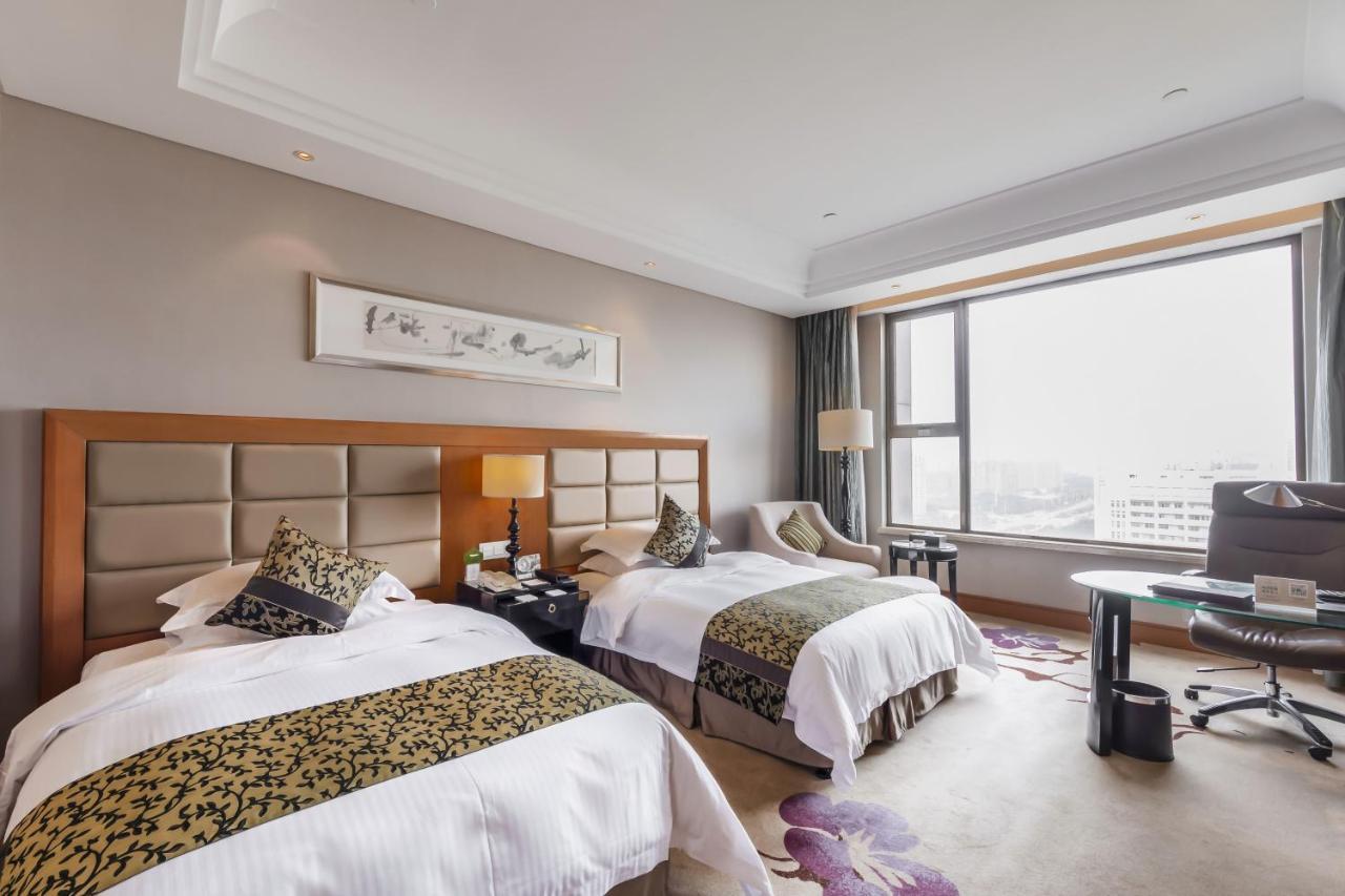 Отель Wyndham Xinyang Downtown Экстерьер фото