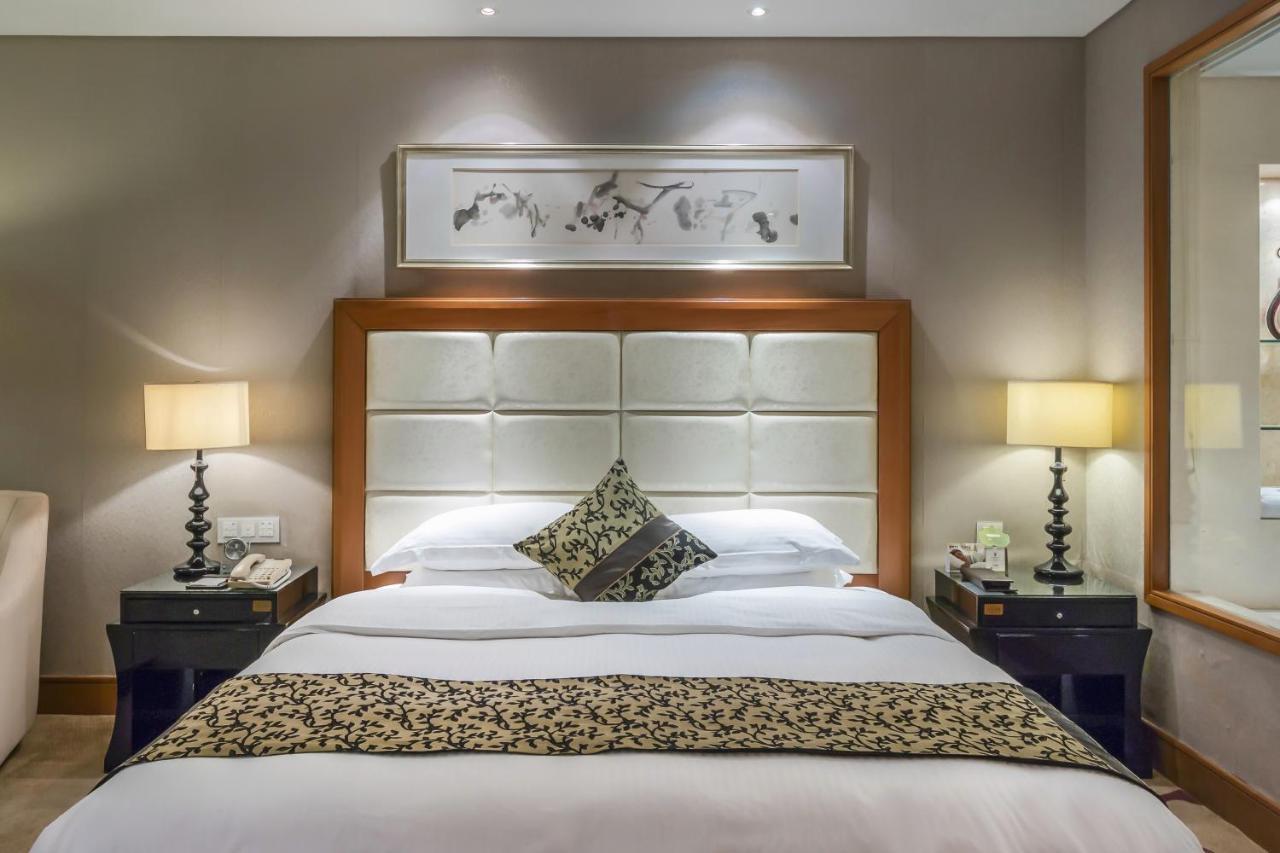 Отель Wyndham Xinyang Downtown Экстерьер фото