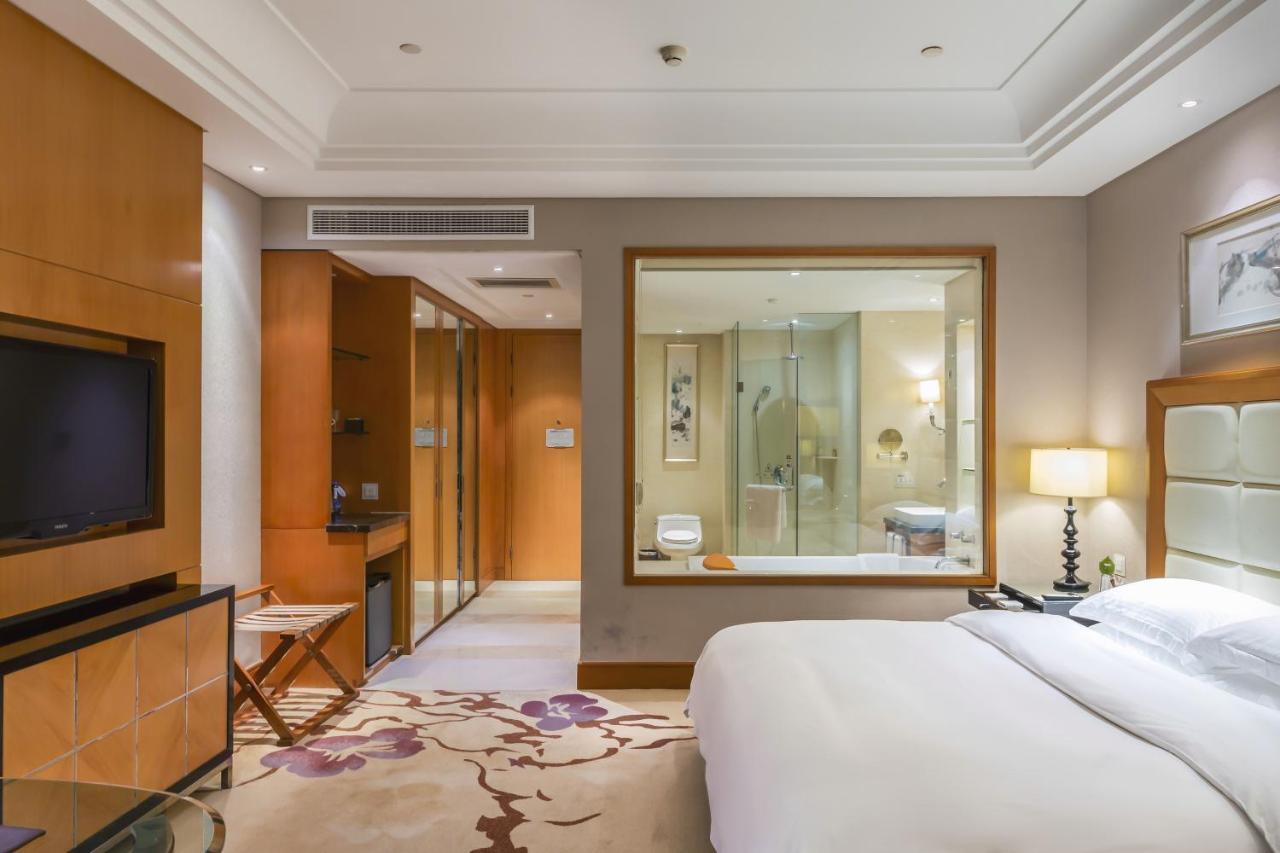 Отель Wyndham Xinyang Downtown Экстерьер фото