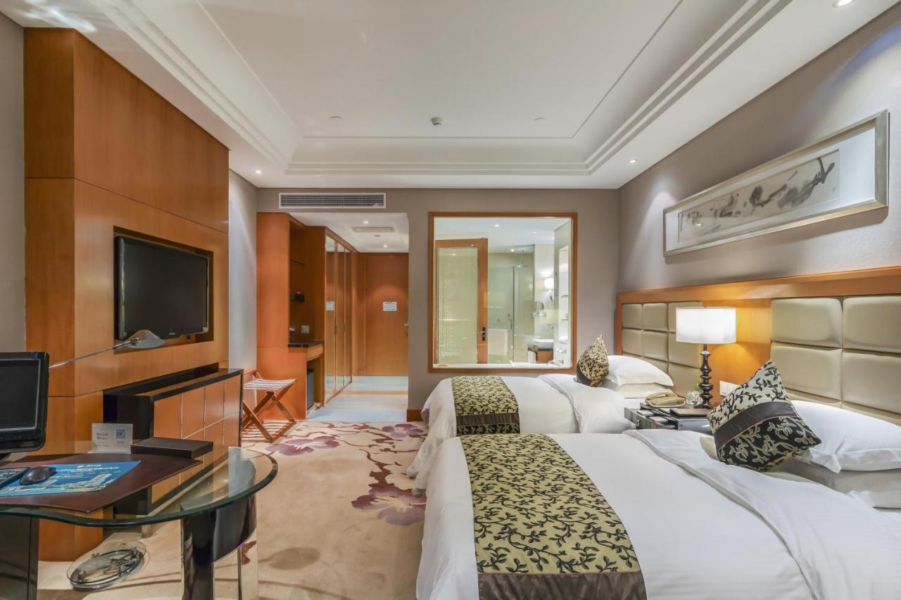 Отель Wyndham Xinyang Downtown Экстерьер фото
